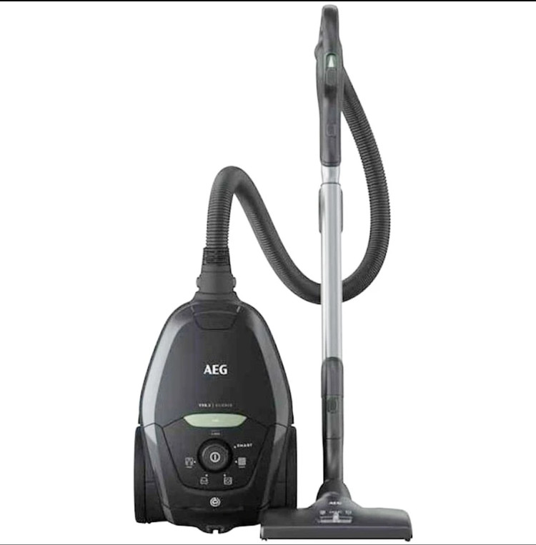 جاروبرقی کیسه دار آ ا گ مدل Vx82_1_Oko با موتور 600 وات ظرفیت کیسه 3.5 لیتر فیلتر هپا کابل برق 12 ، سه سری کاربردی و مصرف انرژی گرید A