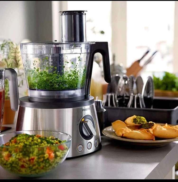 غذاساز فیلیپس مدل HR7778 با ظرف خردکن 3.4 لیتر و مخلوط کن 1.5 لیتر دارای تیغه استیل ضد زنگ با عملکرد پالس و قابلیت خمیرزنی